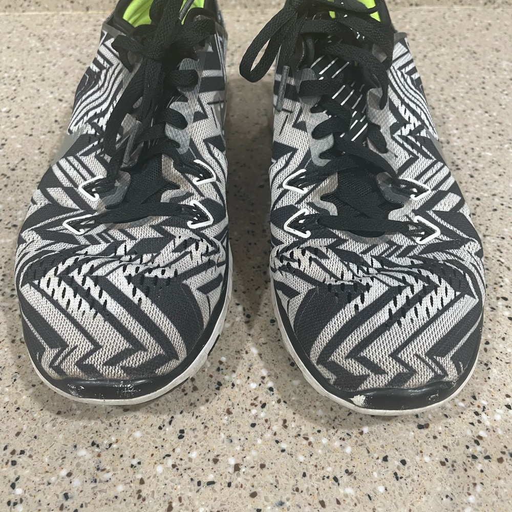 Nike Shoes - Picture 3 of 10